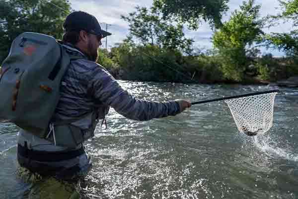 انتخاب تجهیزات مناسب برای ماهیگیری در رودخانه